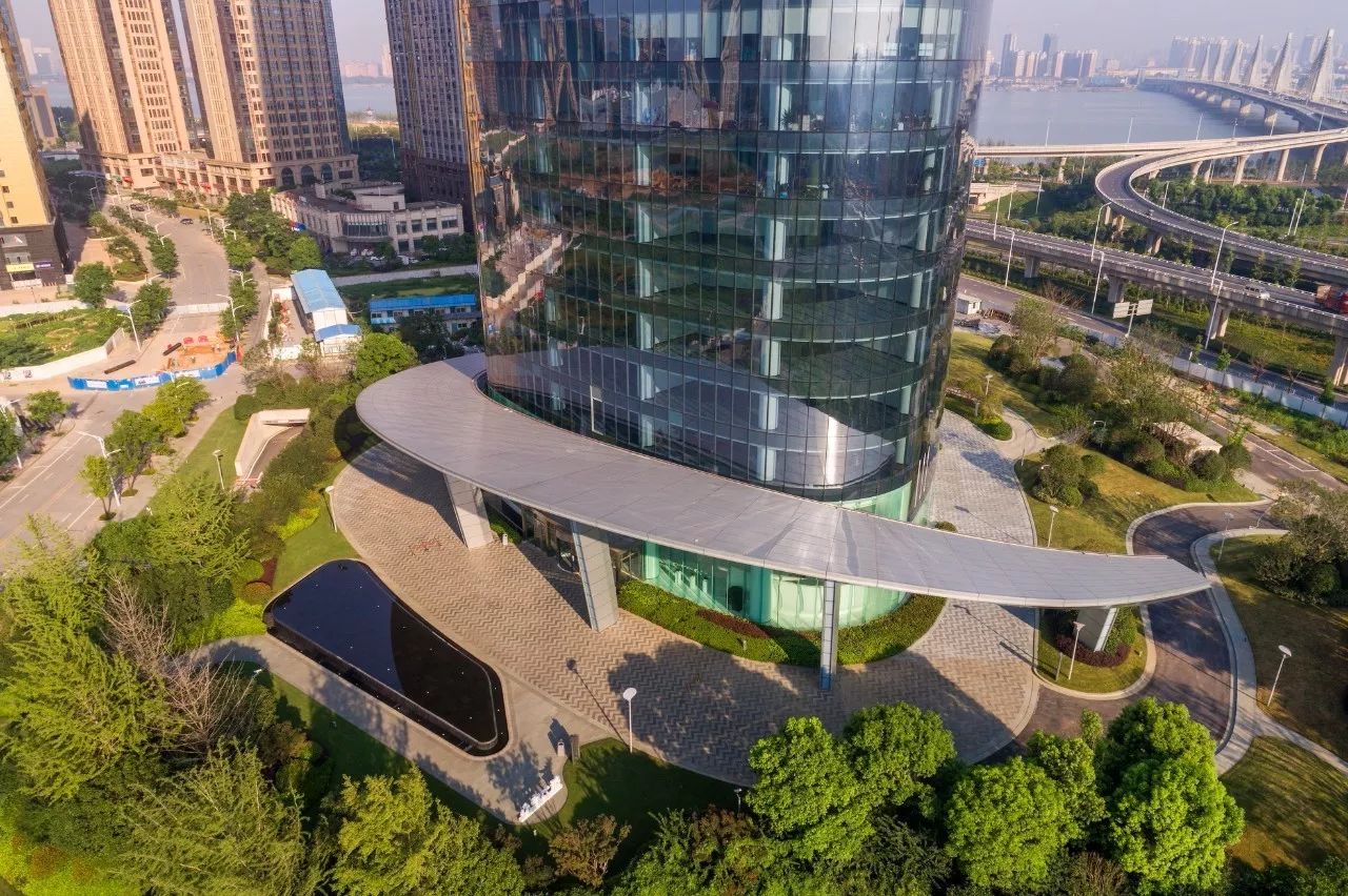 南昌新力中心塔樓直接落地，無裙房
