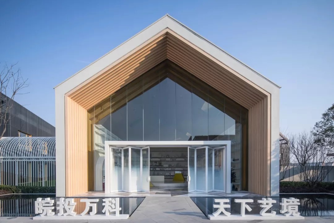 大屋檐下形成小舞臺(tái)